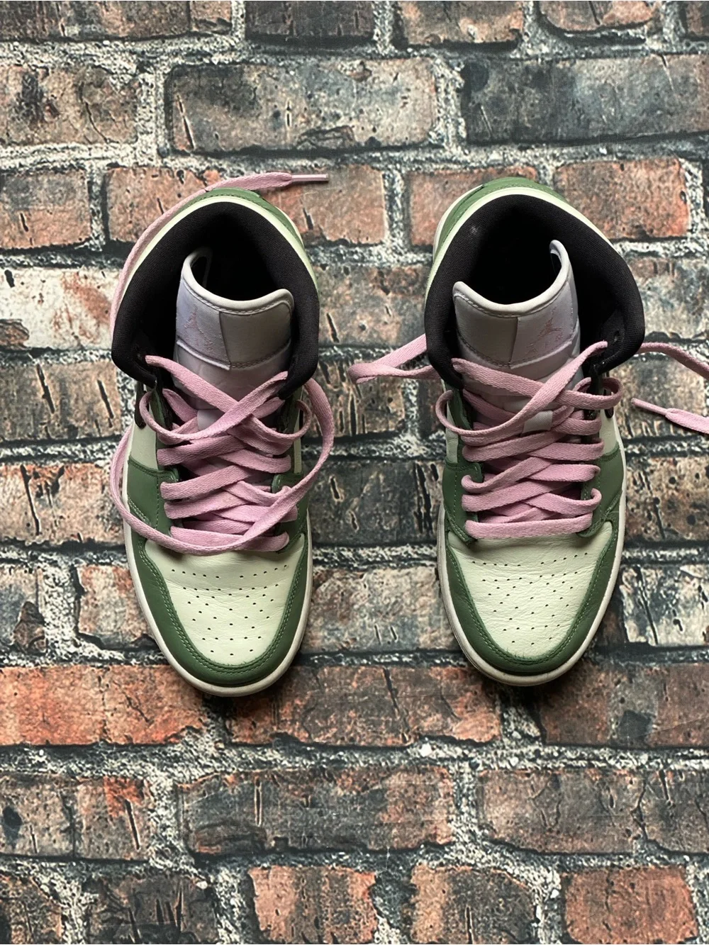 (Preowned) Women’s Size 8.5 - Air Jordan 1 SE Mid Dutch Green